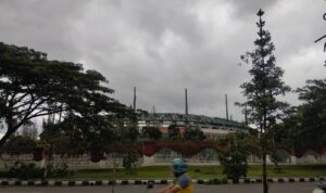 Kondisi Atap Stadion Pakansari Bogor diterjang angin Puting Beliung, foto/Isitmewa