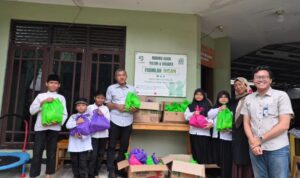 BRI MAbes TNI Cilangkap saat memberikan bantuan ke Rumah Asuh Yatim dan Duafa Fadhilah Ihsan dalam Program Jumat Berkah, Foto/Isitimewa