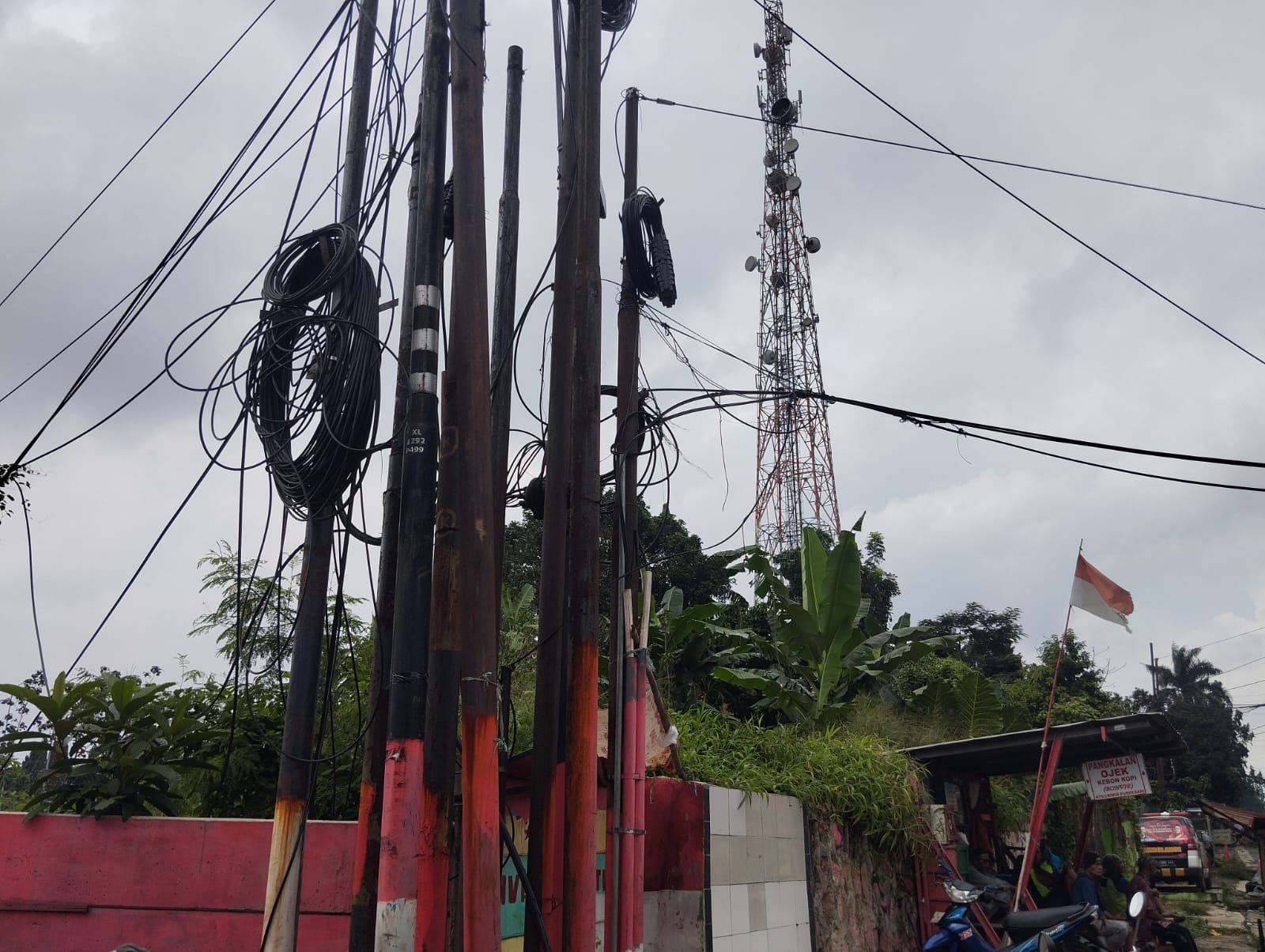 Kondisi kabel semrawut di Kabupaten Bogor, Foto/Isitimewa