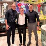 Foto bersama Nova Arianto bersama Pelatih Timnas Indonesia, John Herdman, Foto/Instagram Nova Arianto