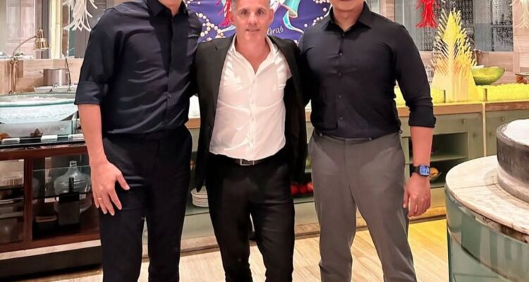 Foto bersama Nova Arianto bersama Pelatih Timnas Indonesia, John Herdman, Foto/Instagram Nova Arianto
