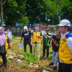 Wali Kota Bogor, Dedie A Rachim saat meninjau Trase Baru pengganti Jalan Danasasmitha, Foto/Adi Wirman