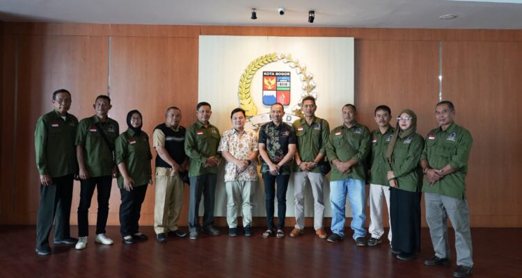 Foto bersama Forum Komunikasi (FK) Lembaga Pemberdayaan Masyarakat (LPM) se-Bogor Selatan dengan Pimpinan DPRD Kota Bogor, Foto/Setwan DPRD Kota Bogor