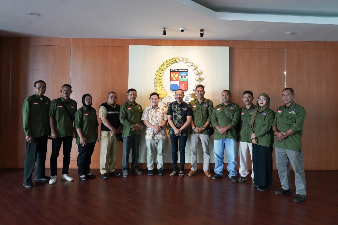 Foto bersama Forum Komunikasi (FK) Lembaga Pemberdayaan Masyarakat (LPM) se-Bogor Selatan dengan Pimpinan DPRD Kota Bogor, Foto/Setwan DPRD Kota Bogor