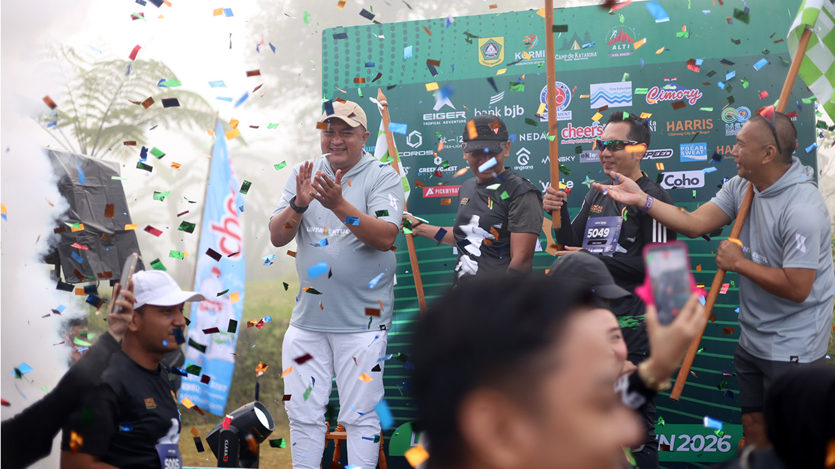 Bupati Bogor, Rudy Susmanto saar melepas 1.400 pelari Sentul Trail Run 2026, Foto/Diskominfo Kabupaten Bogor Bupati Bogor, Rudy Susmanto saar melepas 1.400 pelari Sentul Trail Run 2026, Foto/Diskominfo Kabupaten Bogor