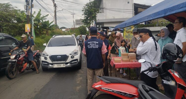 Para Ketua RT se-Kelurahan Tanah Baru, Kecamatan Bogor Utara, yang tergabung dalam Paguyuban Ketua RT Tanah Baru, Foto/Isitmewa