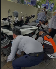 Dishub Kota Bogor sedang melakukan penertiban terhadap parkir liar fdi Jalan Juanda, deoan Kantor KPP samping BTM, Foto/Isitmewa