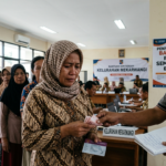 Gambar ilustrasi dana bantuan sosial (Bansos) seperti PKH, Foto/Gemini