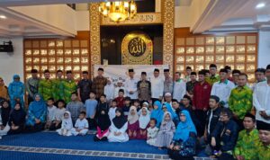 Foto serikat islam (SI) bersama Wali Kota Bogor, Dedie A Rachim saat santunan Anak Yatim di Masjid At Taqwa, Balaikota Bogor, Foto, Istimewa Foto serikat islam (SI) bersama Wali Kota Bogor, Dedie A Rachim saat santunan Anak Yatim di Masjid At Taqwa, Balaikota Bogor, Foto, Istimewa