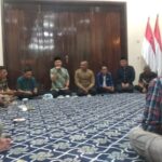 Wali Kota Bogor, Dedie A Rachim bersama Wakil Wali Kota Bogor, Jenal Muttaqin saat melakukan diskusi dengan beberapa media di Rumah Dinas, Foto/Maya Melania