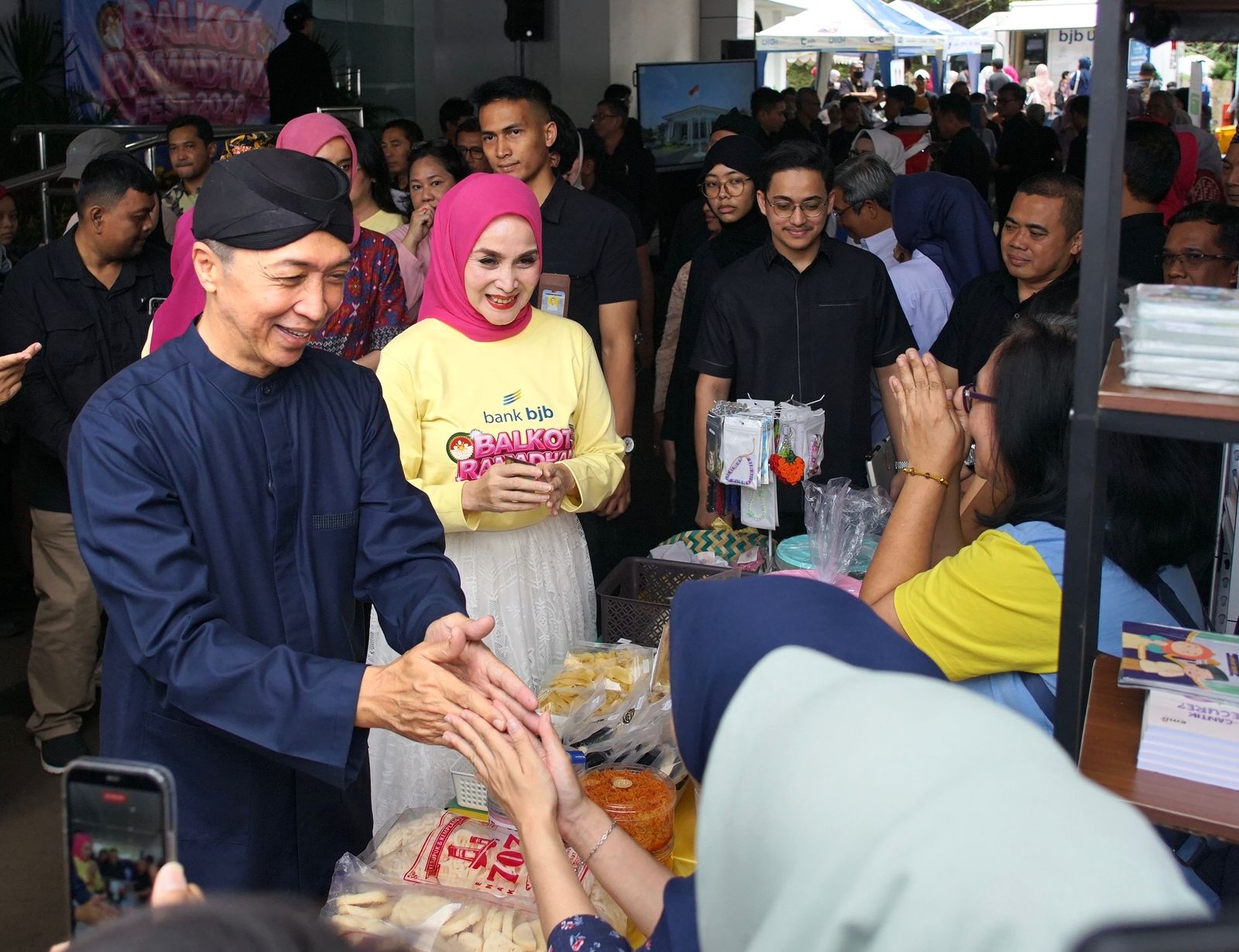 Wali Kota Bogor, Dedie A Rachim bersama Yantie Rachim saat menghadiri Balkot Ramadan Fest 2026, Foto/Diskominfo Kota Bogor
