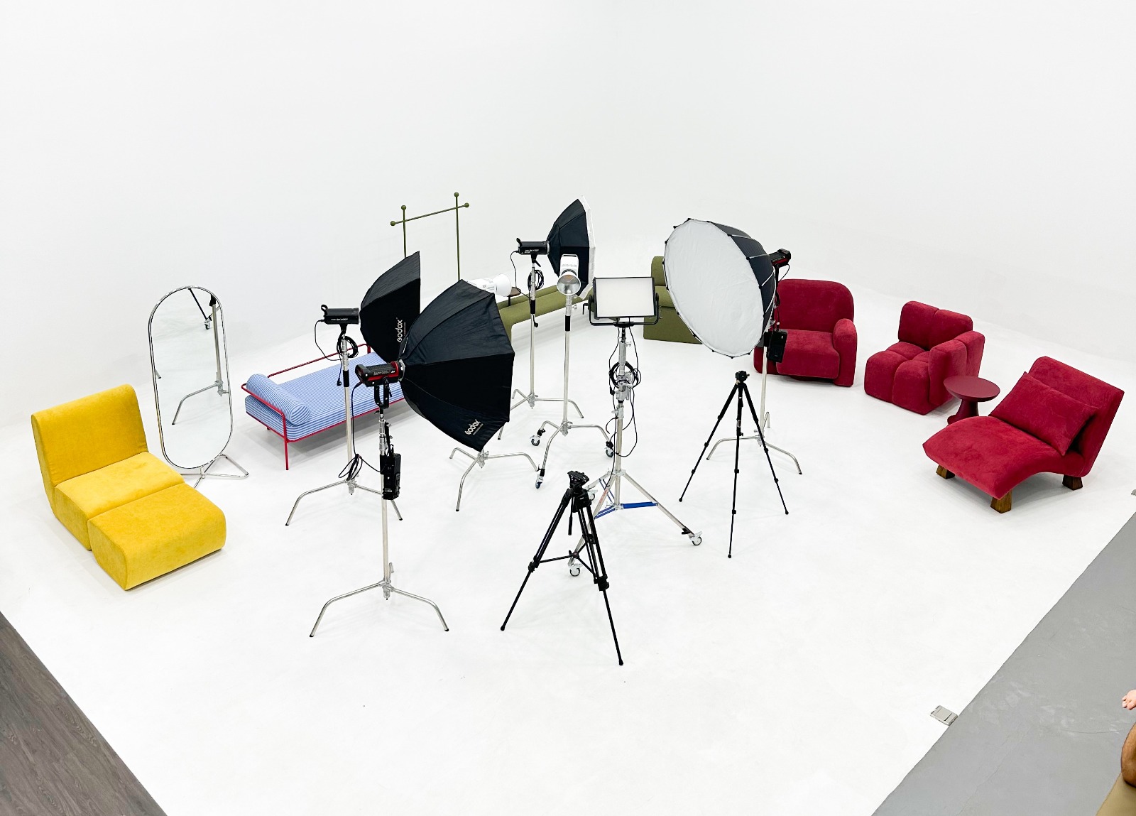 Atedoz Space Studio Vol IV, Foto/Istimewa