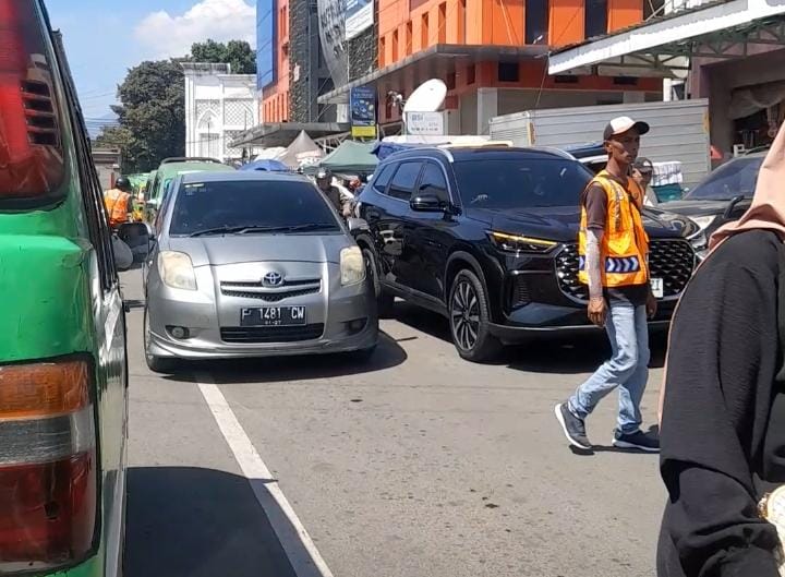 Kondisi parkir semrawut di Pasar Anyar Bogor yang alami kemacetan parah, Foto/Istimewa