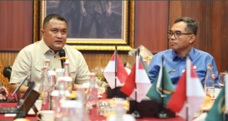 Bupati Bogor, Rudy Susmanto bersama Sekda,Ajat Jatnika