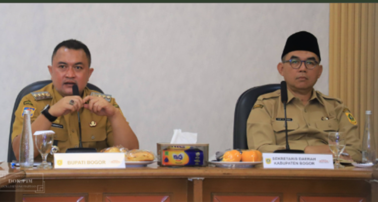 Bupai Bogor, Rudy Susmanto bersama Sekda, Ajat Jatnika, Foto/Diskominfo Kabupaten Bogor