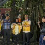 Wali Kota Bogor, Dedie A Rachim saat meninjau jalan rusak di Jalan Pajajaran, Kota Bogor, Foro/Adi Wirman