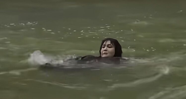 Aktris Luna Maya terseret arus saat syuting Suzzanna: Santet Dosa di Atas Dosa, Foto/ Tangkapan layar tiktok @desahdesus.pojoksatu