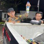 anggota satpol PP Kabupaten Bogor saat mengamankan miras yang ,masih di jual waktu ramadan, Foto/Istimewa