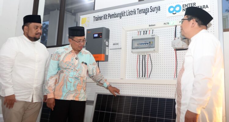 program Wakaf Energi dari Yayasan Pesantren Islam Al Azhar resmi berkolaborasi dengan Sedekah Energi yang diinisiasi MOSAIC, Foto/Isitmewa