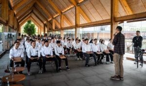 EIGER Adventure Land mempertegas komitmen pemberdayaan masyarakat dengan menggelar rekrutmen massal yang diikuti lebih dari 600 warga Kecamatan Megamendung, Foto/Istimewa