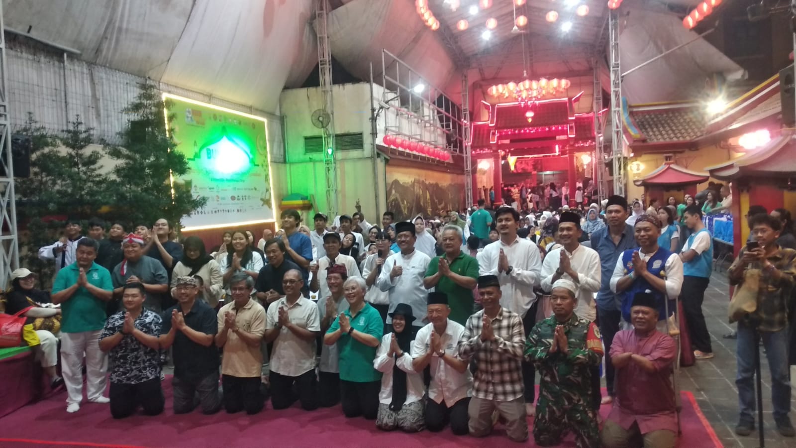 Vihara Dhanagun bekerja sama dengan PGB (Persatuan Gerak Badan) Peduli Bangau Putih menggelar aksi sosial buka puasa bersama 200 penyandang disabilitas, Foto/Maya Melania Vihara Dhanagun bekerja sama dengan PGB (Persatuan Gerak Badan) Peduli Bangau Putih menggelar aksi sosial buka puasa bersama 200 penyandang disabilitas, Foto/Maya Melania