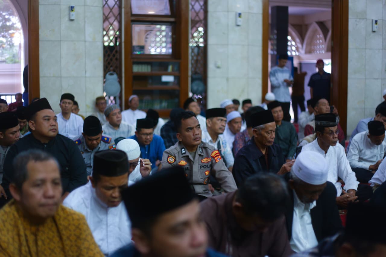 Para Jamaah yang tengah khyusu di malam Nuzulul Quran, Foto/Diskominfo Kota Bogor 