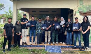 BRI BO Tambun membagikan paket sembako kepada warga korban banjir di daerah Cabangbungin, Foto/Isitmewa