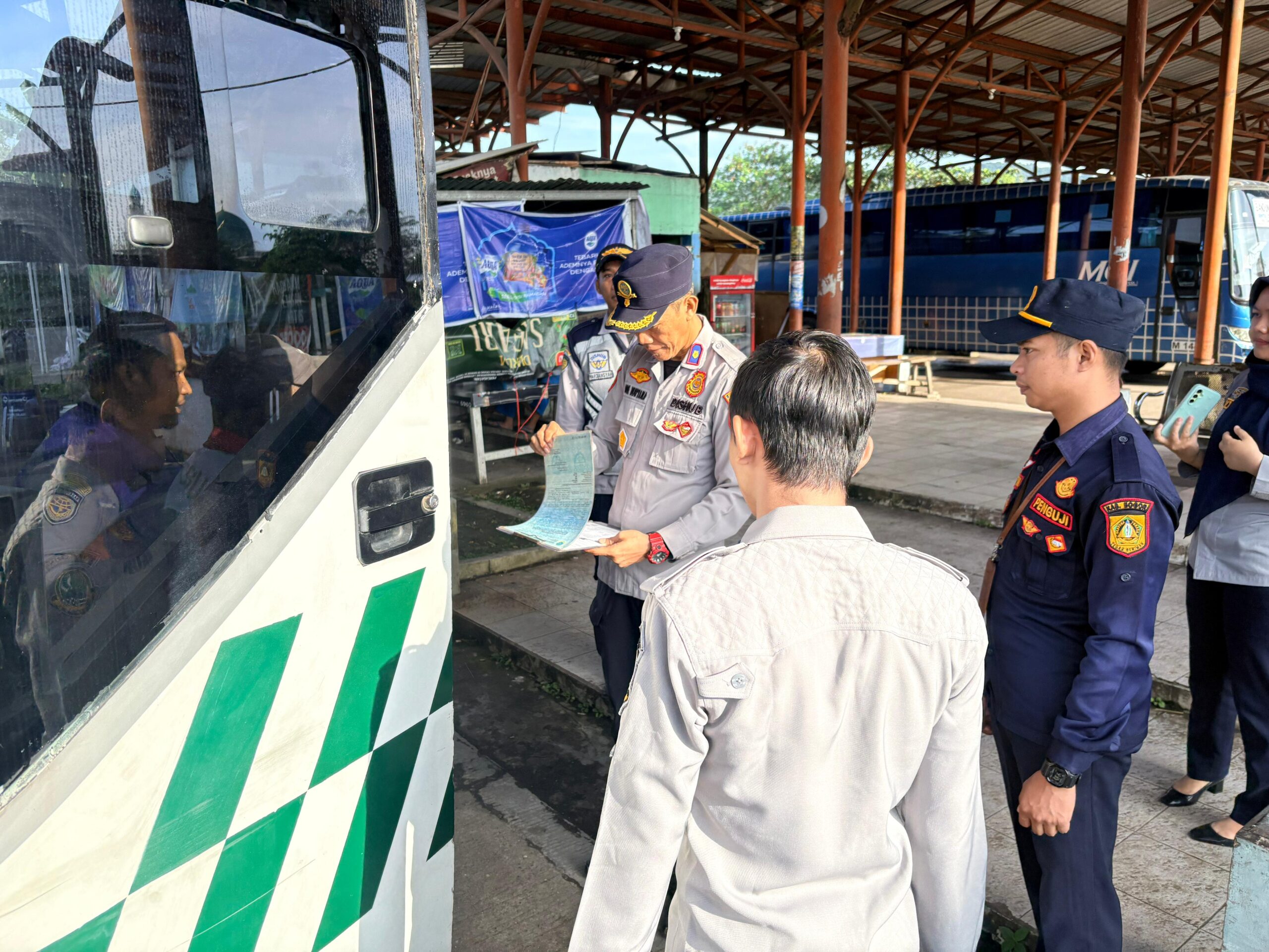 Dishub Kabupaten Bogor melakukan ramp check terhadap kendaraan dan supir fi Terminal Leuwiliang, Foto/Istimewa