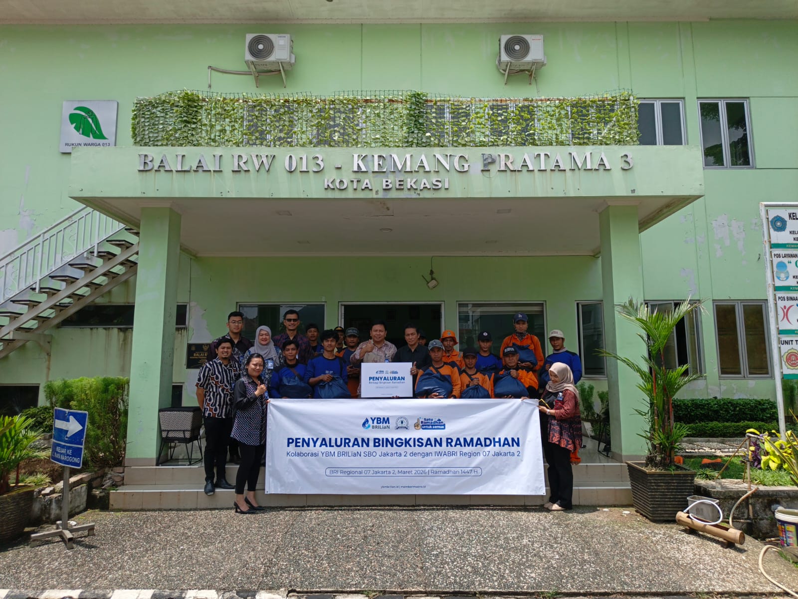 BRI BO Bekasi Siliwangi menyalurkan bingkisan ramadan, Foto/Isitmewa