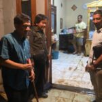 Wakil Ketua DPRD Kota Bogor, Zaenal Abidin saat turun langsung ke rumah warga yang terdampak banjir di Tanah Baru, Foto/Istimewa