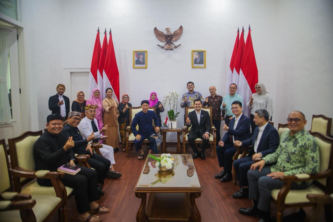 Wali Kota Bogor, Dedie A. Rachim, menerima kunjungan Danantara bersama Badan Usaha Pelaksana Proyek (BUPP) terpilih dalam agenda Project Overview Pengolahan Sampah menjadi Energi Listrik (PSEL) Bogor Raya., Foto/Diskominfo Kota Bogor