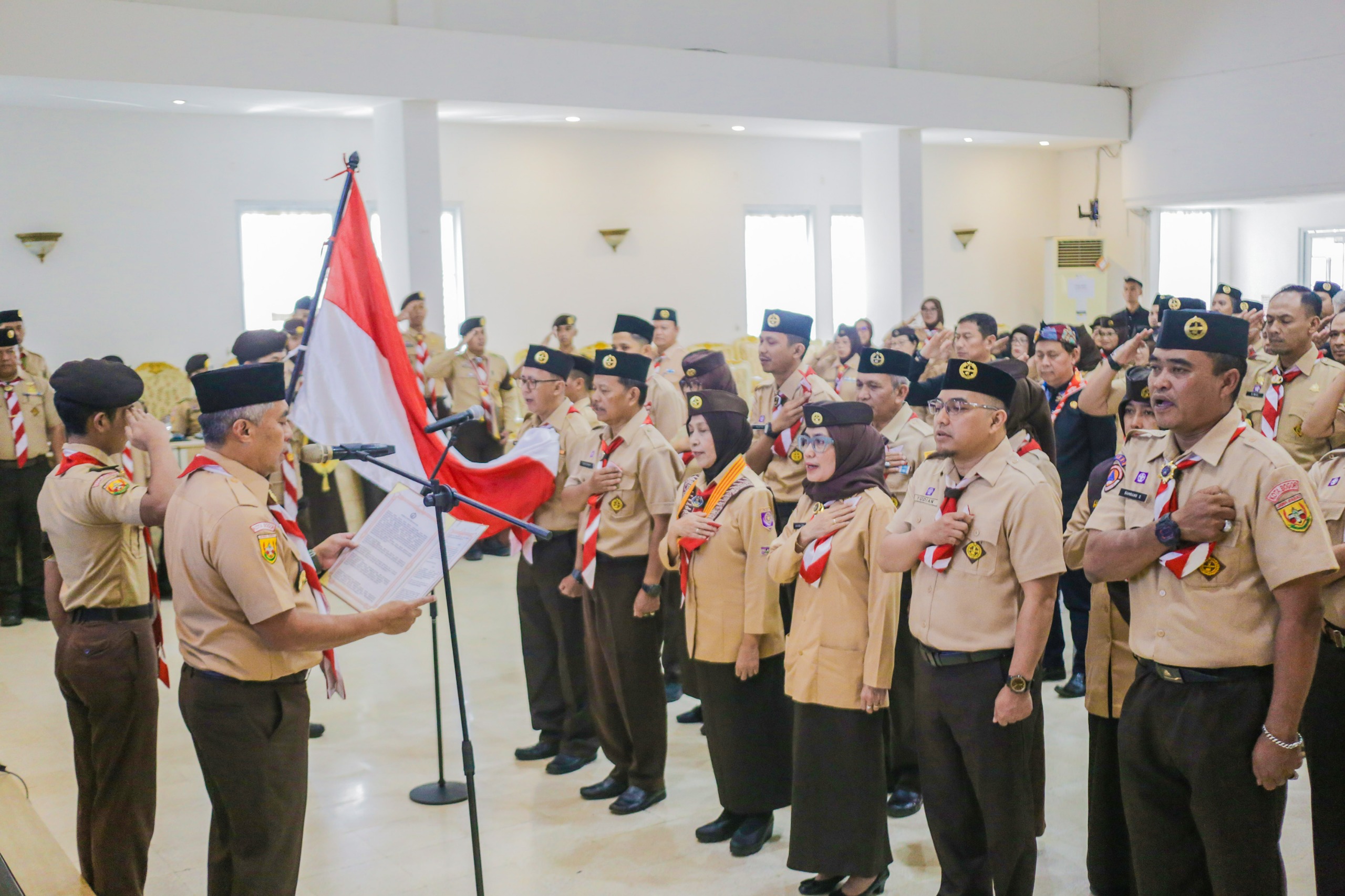 Sekda Kota Bogor, Denny Mulyadi saat melantiik pengurus Kwarcab Kota Bogor, FOto/Diskominfo Kota Bogor