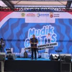 Bupati Bogor, Rudy Susmanto saat melepas pemudik dalam program Mudik Gratis, Foto/Diskominfo Kabupaten Bogor