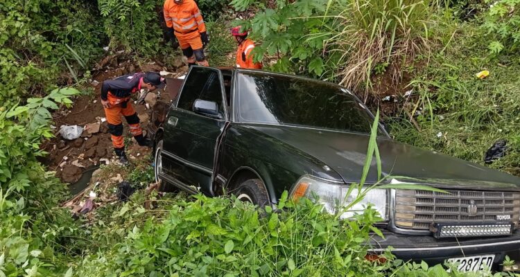 Kondisi mobil yang jatuh ke Tebing, Foto/Istimewa
