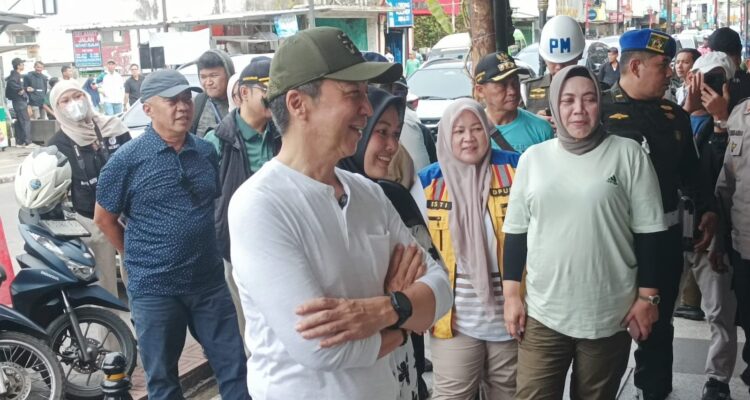Wali Kota Bogor, dedie A Rachim saat berada di Pasar Bogor, Foto/Maya Melania