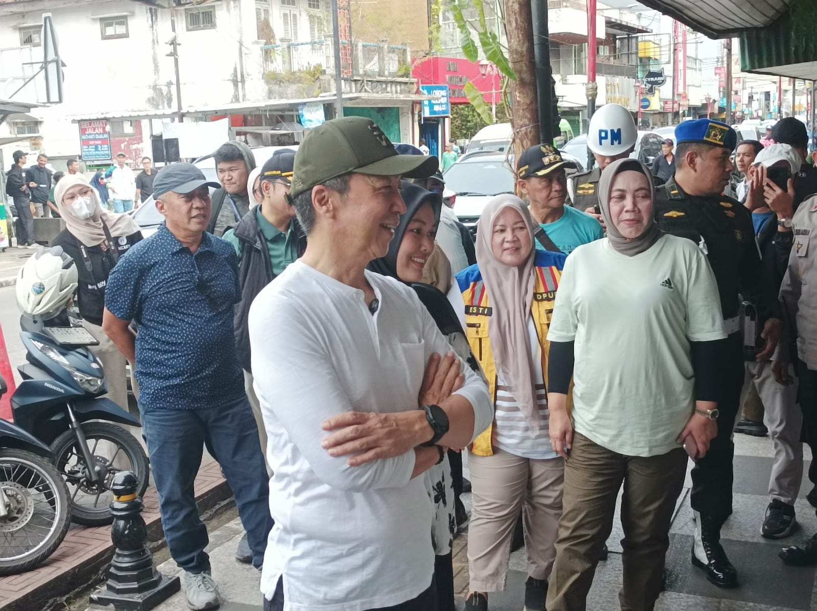 Wali Kota Bogor, dedie A Rachim saat berada di Pasar Bogor, Foto/Maya Melania Wali Kota Bogor, dedie A Rachim saat berada di Pasar Bogor, Foto/Maya Melania
