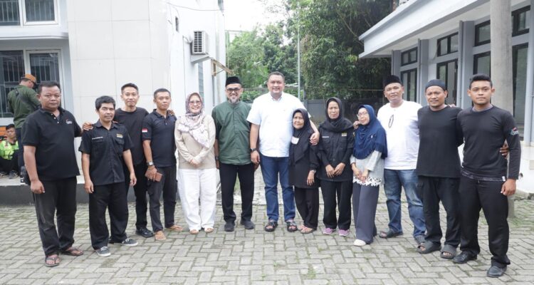 Foto bersama Bupati Bogor, Rudy Susmanto bersama warga, Foto/Diskominfo Kabupaten Bogor