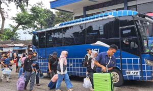 Kondisi Terminal Baranangsiang dipenuhi penumpang yang baru beres mudik, Foto/Maya Melania