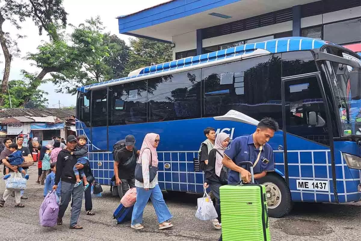 Kondisi Terminal Baranangsiang dipenuhi penumpang yang baru beres mudik, Foto/Maya Melania Kondisi Terminal Baranangsiang dipenuhi penumpang yang baru beres mudik, Foto/Maya Melania