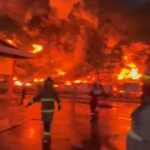 Situasi api melahap pabrikn terpal milik PT Unggul Karya Semesta, Foto/Istimewa