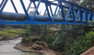 Kondisi Sungai Ciliwung tepatnya di Jembatan Situ Duit, Warung Jambu Koa Bogor, Foto/.Adi Wirman Kondisi Sungai Ciliwung tepatnya di Jembatan Situ Duit, Warung Jambu Koa Bogor, Foto/.Adi Wirman