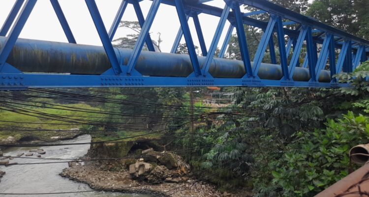 Kondisi Sungai Ciliwung tepatnya di Jembatan Situ Duit, Warung Jambu Koa Bogor, Foto/.Adi Wirman