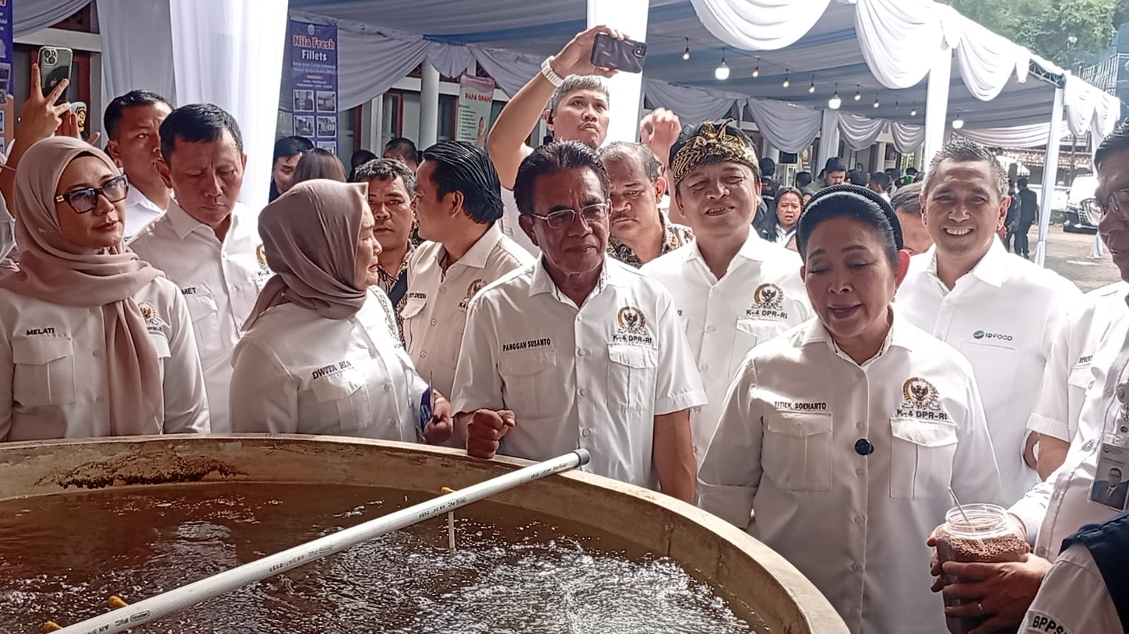 Ketua Komisi IV DPR RI, Titiek Soeharto melakukan kunjungan kerja spesifik ke Balai Riset Budidaya Ikan Air Tawar dan Penyuluhan Perikanan (BRBIATPP) Bogor, Foto/Istimewa Ketua Komisi IV DPR RI, Titiek Soeharto melakukan kunjungan kerja spesifik ke Balai Riset Budidaya Ikan Air Tawar dan Penyuluhan Perikanan (BRBIATPP) Bogor, Foto/Istimewa