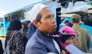 Imam Wahyudi (40), pemudik asal Leuwiliang yang ikut mudik gratis yang diselenggarakan oleh Polresta Bogor Kota, Foto/Maya Melanie Imam Wahyudi (40), pemudik asal Leuwiliang yang ikut mudik gratis yang diselenggarakan oleh Polresta Bogor Kota, Foto/Maya Melanie