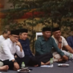 Waki; Menteri Dalam Negeri, Bima Arya didampingi Wali Kota Bogor saat menghadiri acara buka puasa bersama ratusan anak anak di Vihara Dhanagun Foto/Isitimewa