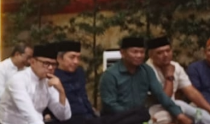 Waki; Menteri Dalam Negeri, Bima Arya didampingi Wali Kota Bogor saat menghadiri acara buka puasa bersama ratusan anak anak di Vihara Dhanagun Foto/Isitimewa