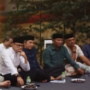 Waki; Menteri Dalam Negeri, Bima Arya didampingi Wali Kota Bogor saat menghadiri acara buka puasa bersama ratusan anak anak di Vihara Dhanagun Foto/Isitimewa