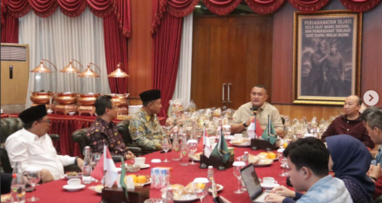 Bupati Bogor, Rudy Susmanto bersama Majelis Ulama Indonesia (MUI) Republik Indonesia dan jajaran pihak terkait melaksanakan audiensi Aksi Bersih sekaligus pengukuhan Fatwa MUI