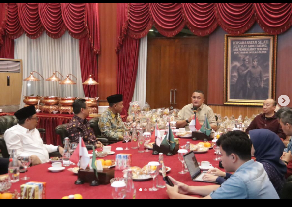 Bupati Bogor, Rudy Susmanto bersama Majelis Ulama Indonesia (MUI) Republik Indonesia dan jajaran pihak terkait melaksanakan audiensi Aksi Bersih sekaligus pengukuhan Fatwa MUI