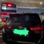 Kondisi mobil Toyota Innova Reborn hitam bernomor polisi N-1410-ACZ saat tertabrak kereta comuterline, Foto/Istimewa